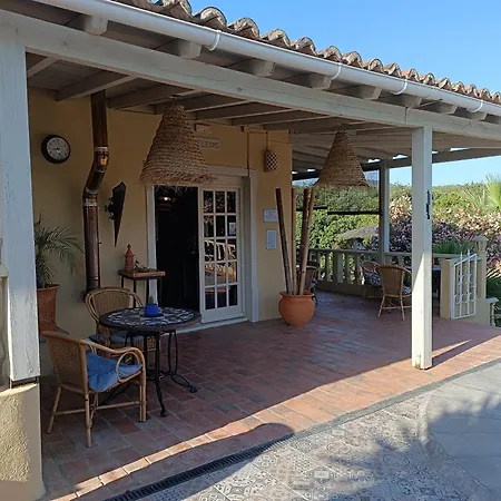 Quinta Pereiro Tropic Garden, Algarve Bed and breakfast