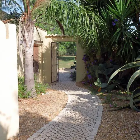 Alojamento de Acomodação e Pequeno-almoço Quinta Pereiro Tropic Garden, Algarve 4*